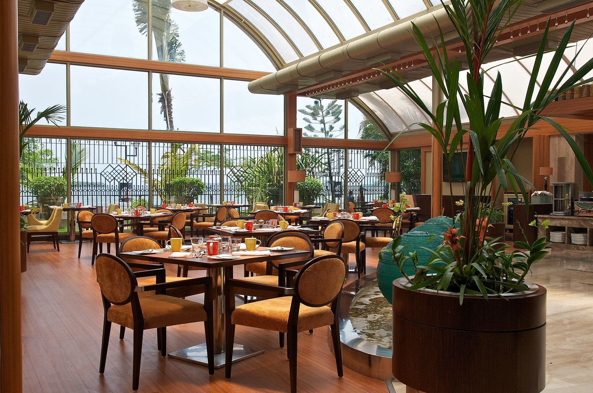 Vivanta Ernakulam, Marine Drive Kochi Restaurant foto